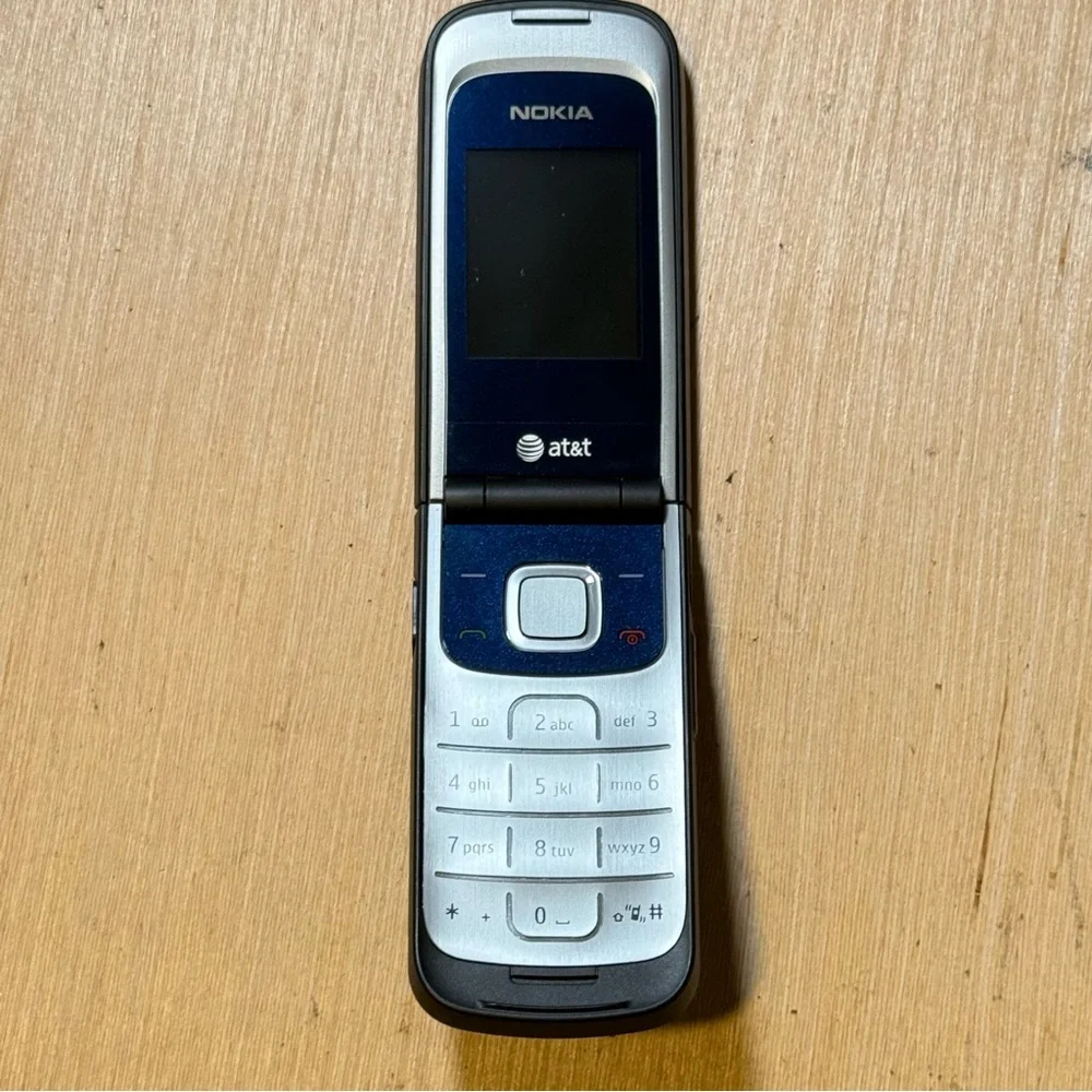 NOKIA Cell Flip Phone Model:2720A-2B No Charge “UNTESTED”w/Case Buy As Is Read!
